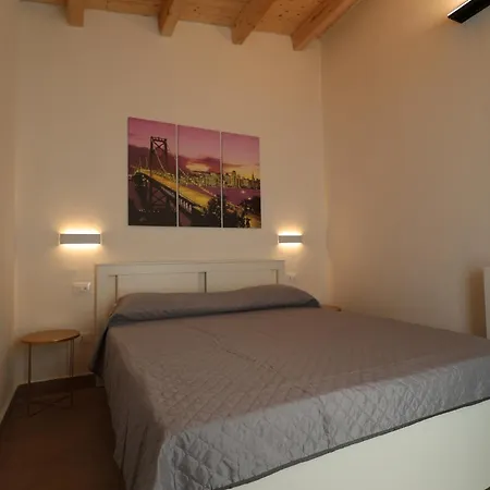 別荘 La Casetta Di モンデッロ